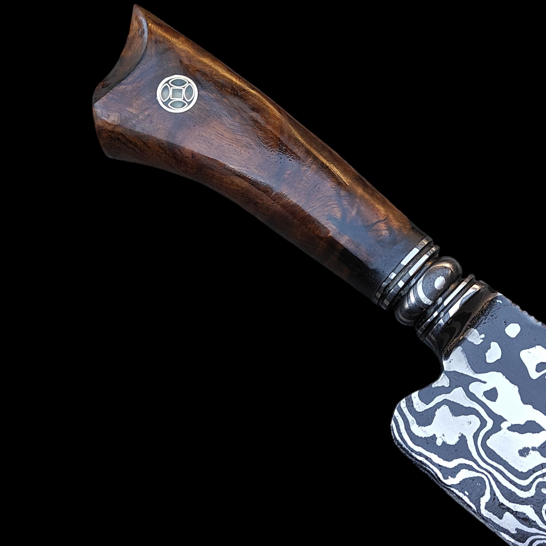 Faca Artesanal em Aço Damasco – Edição Colecionador – Padrão Aleatório – 9" Lâmina