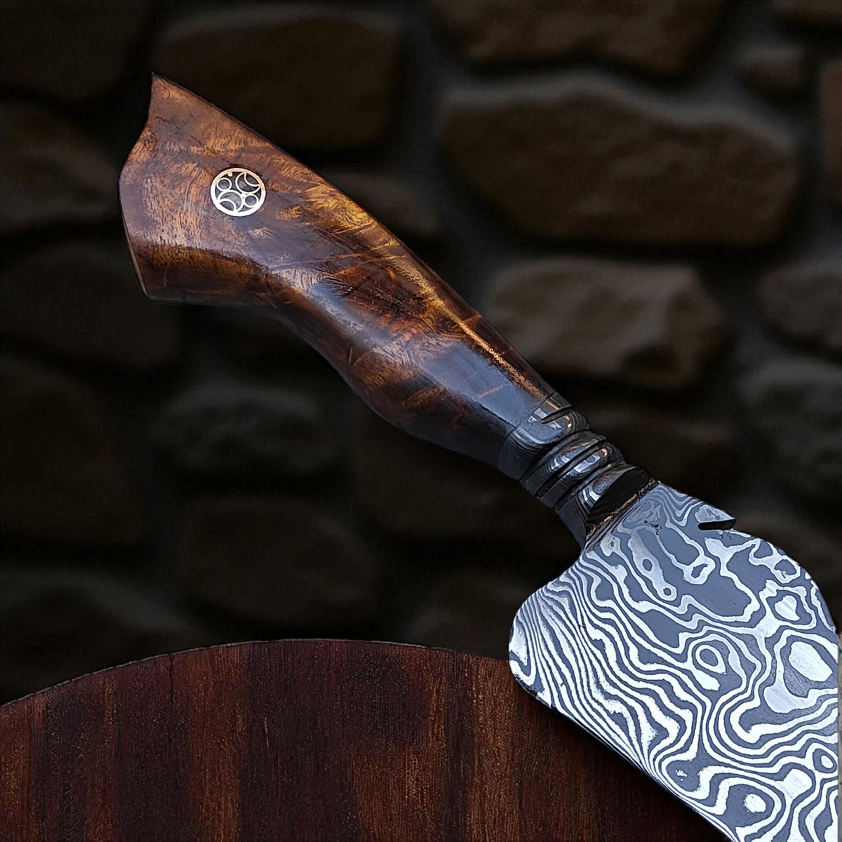 Faca Artesanal em Aço Damasco – Edição Colecionador – Padrão Aleatório – 9" Lâmina